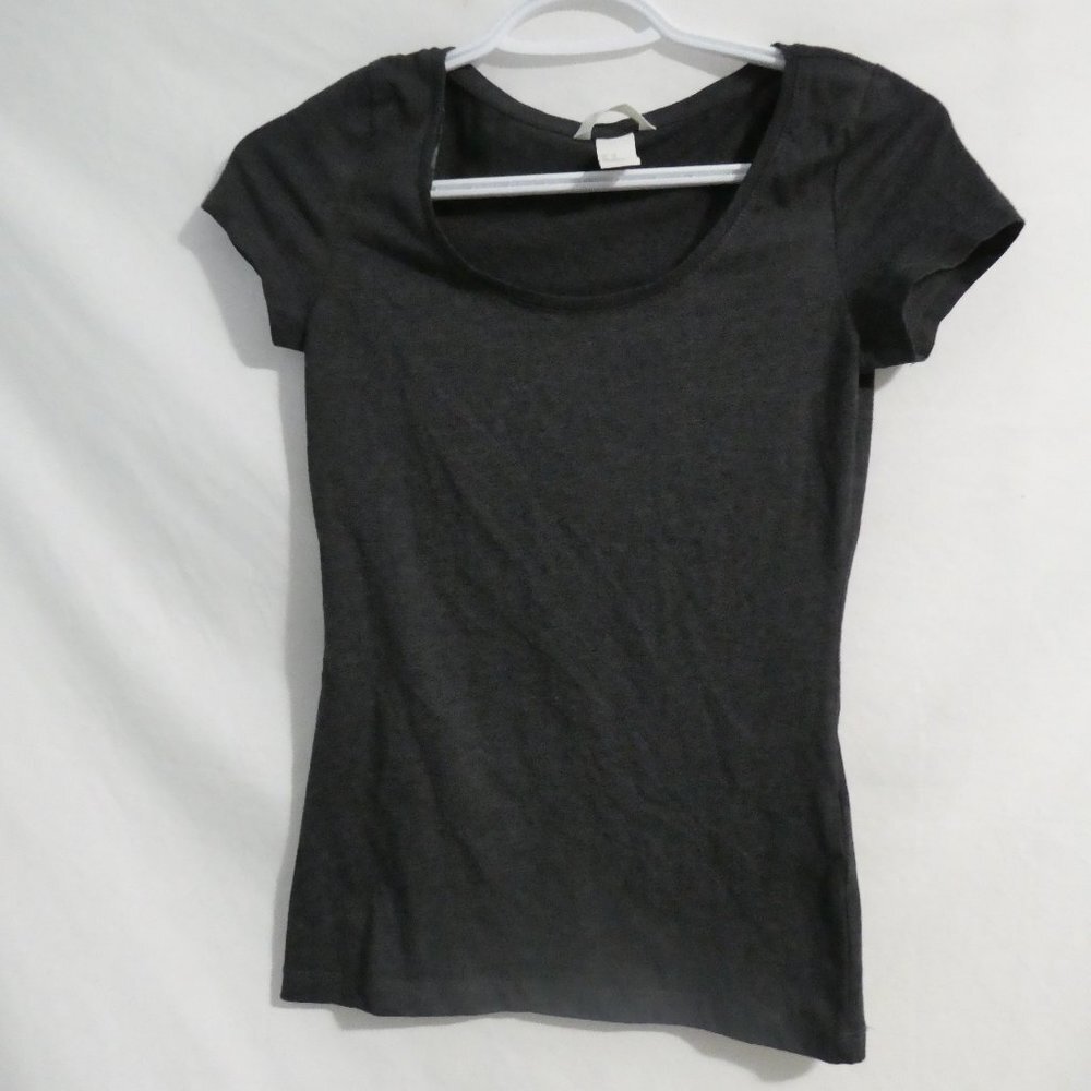 H&M BASIC xs charcoal short sleeve scoop neck shirt, BNWOT